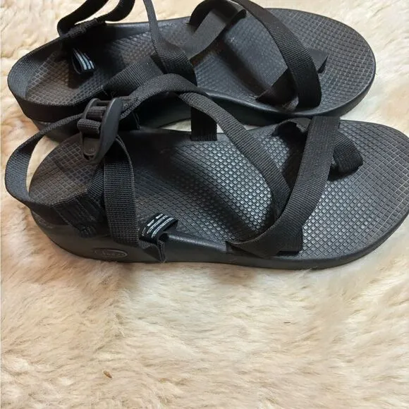 Chacos Men’s Z2 Classic Hiking Sandal in Black size 11