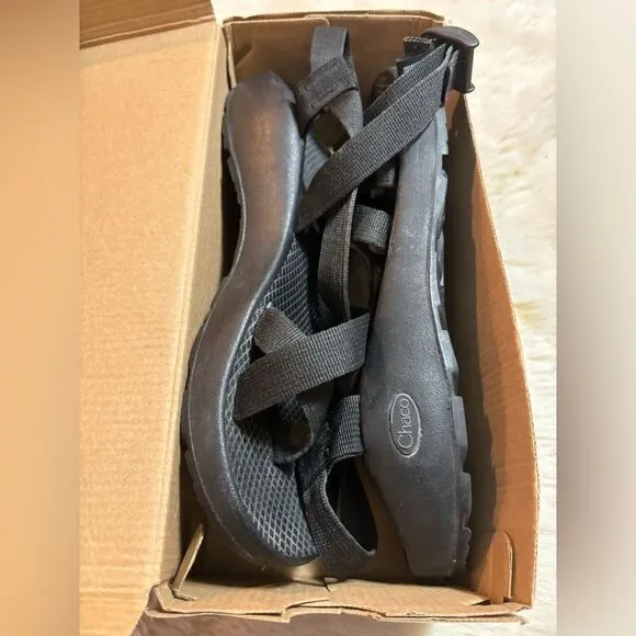 Chacos Men’s Z2 Classic Hiking Sandal in Black size 11