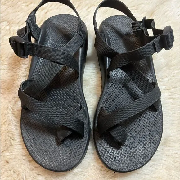 Chacos Men’s Z2 Classic Hiking Sandal in Black size 11