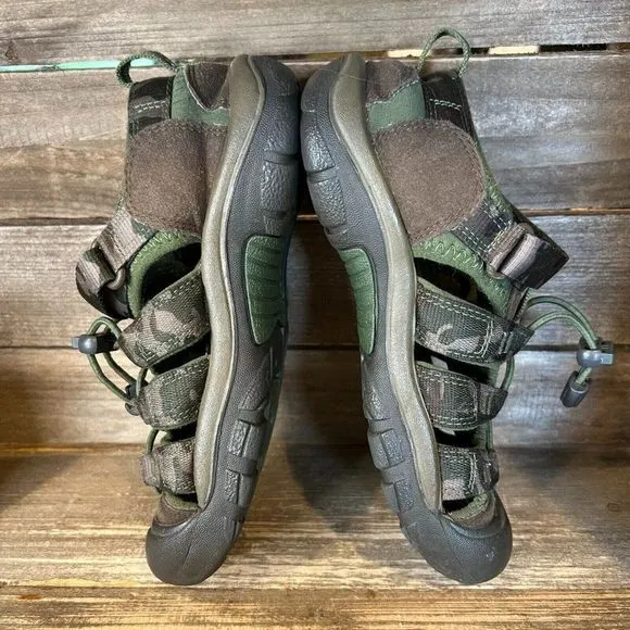 Childrens Keen Newport Green Camo‎ Outdoor Hinking Water Shoes Sandals Size 2 Y