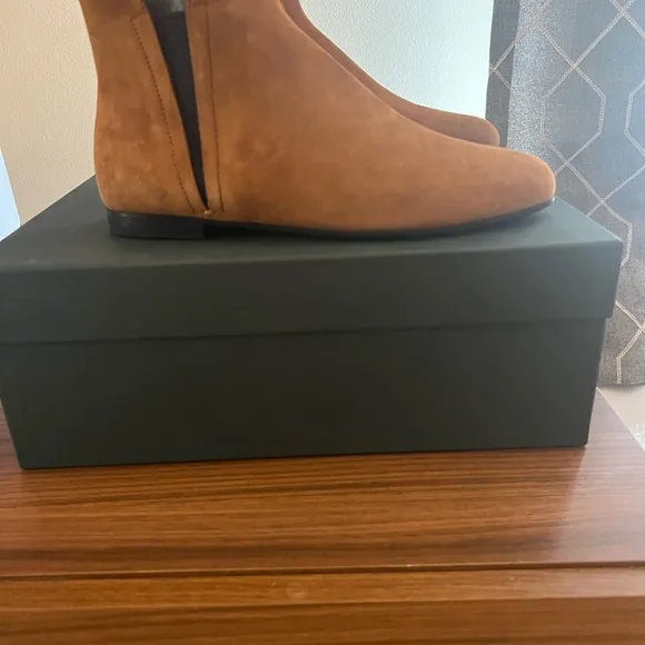 Church’s “SWAN” Chelsea boot  size 37 eu .