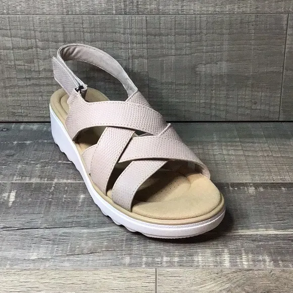Clarks - Jillian Spring “Sand Leather”