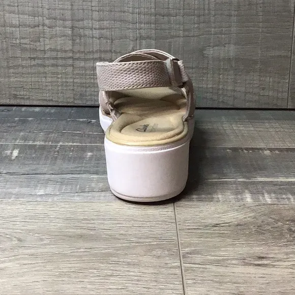 Clarks - Jillian Spring “Sand Leather”