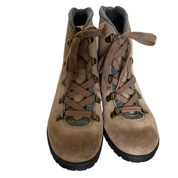 Clarks NEW Faralyn Alpha Soft Cushion Suede Hiking Boots In Taupe Size 9