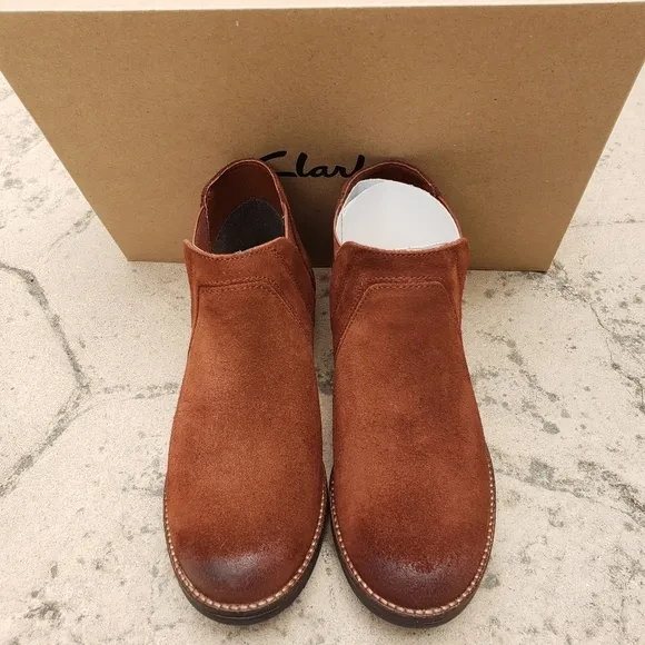 Clarks Womens Demi Beat Tan Suede Pull On Ankle Chelsea Boots Shoes NWT