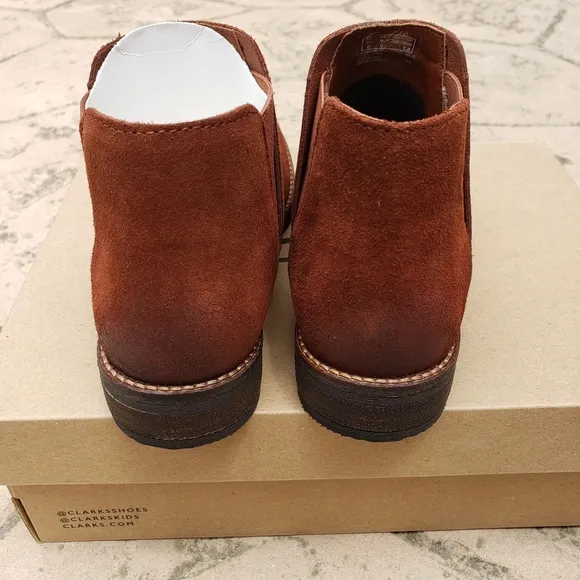 Clarks Womens Demi Beat Tan Suede Pull On Ankle Chelsea Boots Shoes NWT