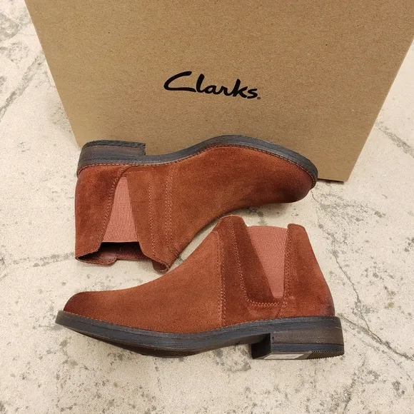 Clarks Womens Demi Beat Tan Suede Pull On Ankle Chelsea Boots Shoes NWT