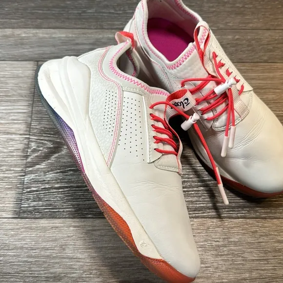 Clove athletic shoes woman’s size 7.5 (d48)