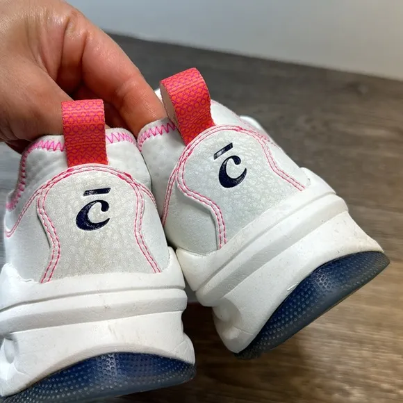 Clove athletic shoes woman’s size 7.5 (d48)
