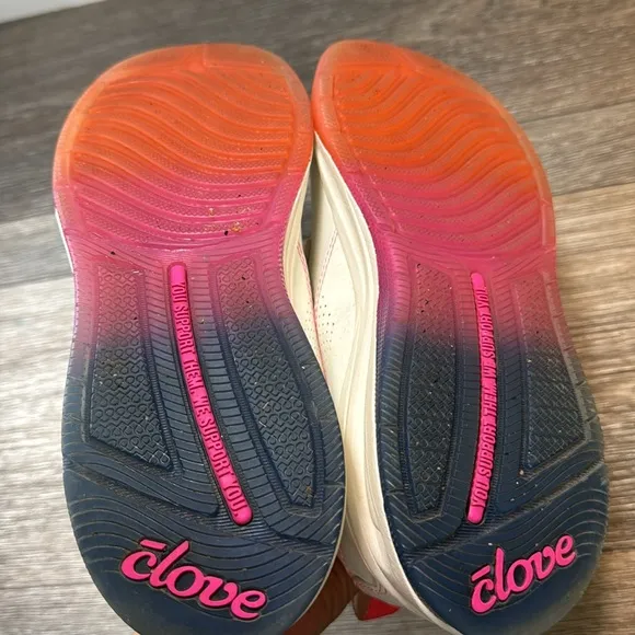 Clove athletic shoes woman’s size 7.5 (d48)