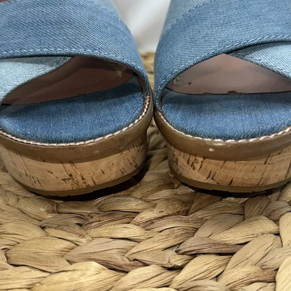 COACH Light Wash Denim Crisscross Straps Cork Wedge Sandals Casual Level Up 6.5B