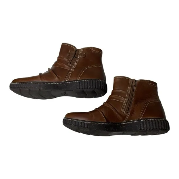 Collection By Clarks Women’s Caroline Orchid Brown Leather Ankle Boots