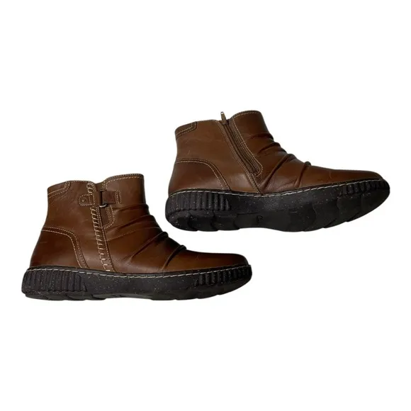 Collection By Clarks Women’s Caroline Orchid Brown Leather Ankle Boots