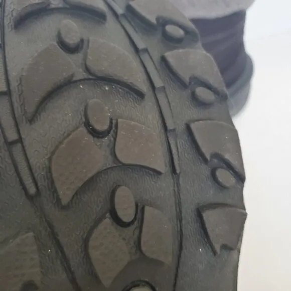 COLUMBIA CASCADIAN TRINITY BLACK THERMOLITE WINTER BOOTS SIZE 6 — NWOB
