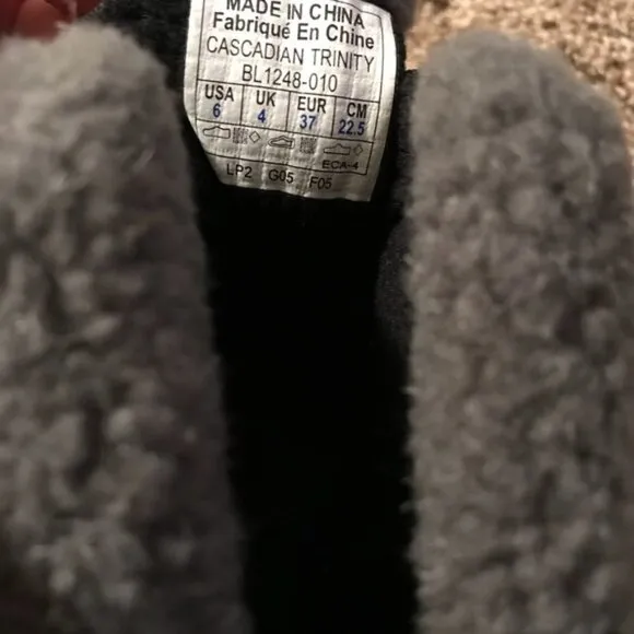 COLUMBIA CASCADIAN TRINITY BLACK THERMOLITE WINTER BOOTS SIZE 6 — NWOB