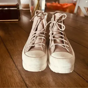 Converse Chuck Taylor Women's  size 6.5 Lugged Boots Winter