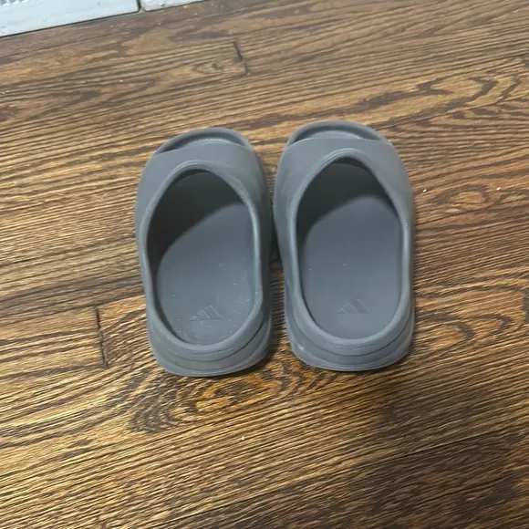 COPY - Gray Yeezy Slide Sandals kids