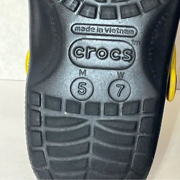 Crocs x Pokemon Pikachu Classic Clog‎ Size 5W 7M