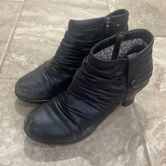 DANSKO BUFFY Black Leather Scrunch Ankle Booties Boots Size 39 EU / 8.5 US