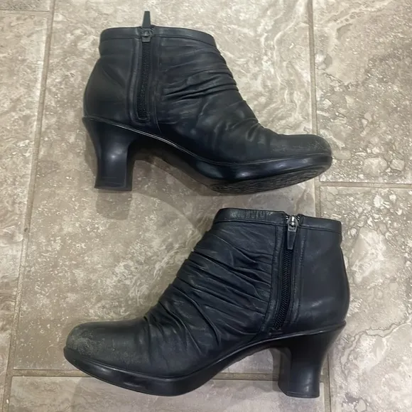 DANSKO BUFFY Black Leather Scrunch Ankle Booties Boots Size 39 EU / 8.5 US