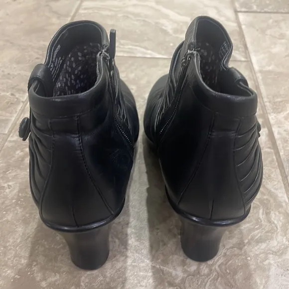 DANSKO BUFFY Black Leather Scrunch Ankle Booties Boots Size 39 EU / 8.5 US