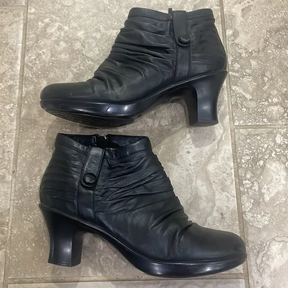 DANSKO BUFFY Black Leather Scrunch Ankle Booties Boots Size 39 EU / 8.5 US