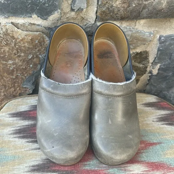 Dansko Pro Clogs EU 40 Shoes Nubuck Leather 9.5-10