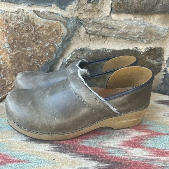 Dansko Pro Clogs EU 40 Shoes Nubuck Leather 9.5-10