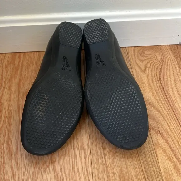 Dansko Sz 42 black leather farrah comfort shoes.