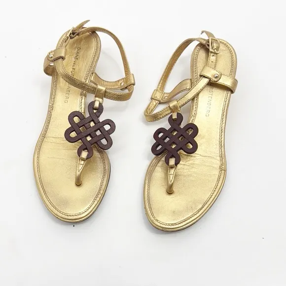 Diane Von Furstenberg metallic gold medallion mini wedge sandals womens 6