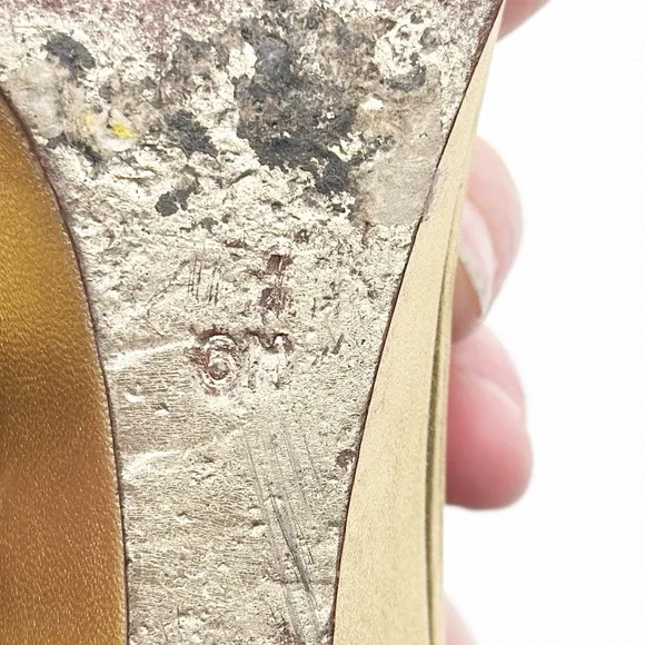 Diane Von Furstenberg metallic gold medallion mini wedge sandals womens 6