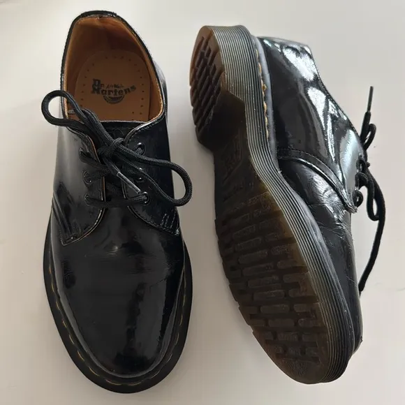 doc martens patent leather oxford shoes
