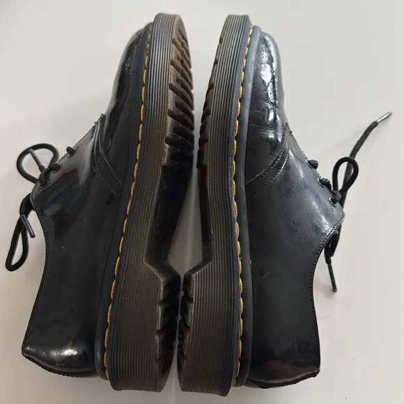 doc martens patent leather oxford shoes