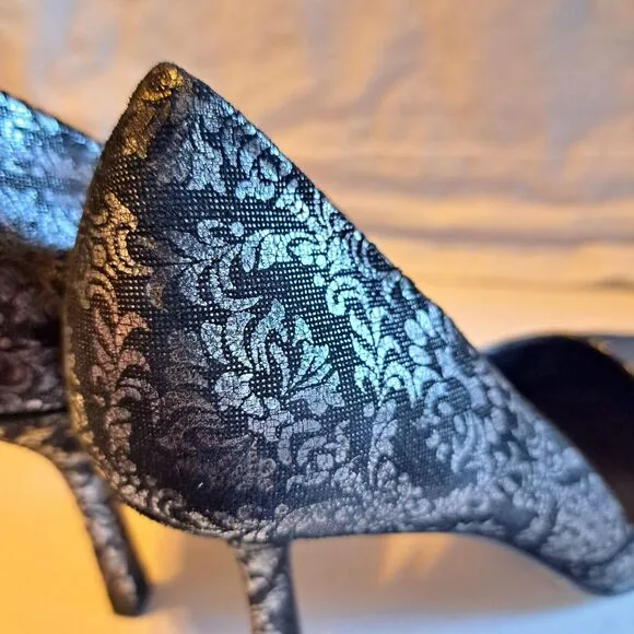 Donald Pliner Women's Pola Brocade Slip-On Metallic High Heels Size 7.5M New!