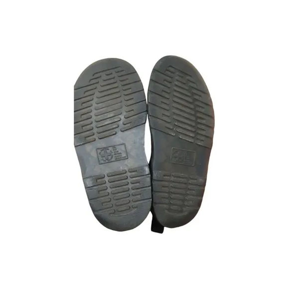 Dr. Martens Gryphon Strap Sandal Size 5