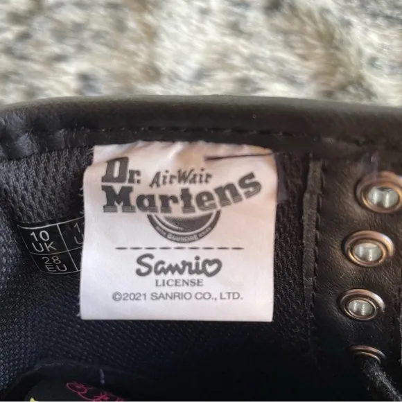 Dr. Martens X Sanrio Hello Kitty Leather...