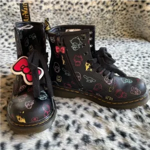 Dr. Martens X Sanrio Hello Kitty Leather...