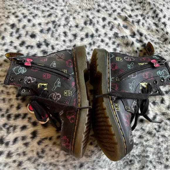 Dr. Martens X Sanrio Hello Kitty Leather...