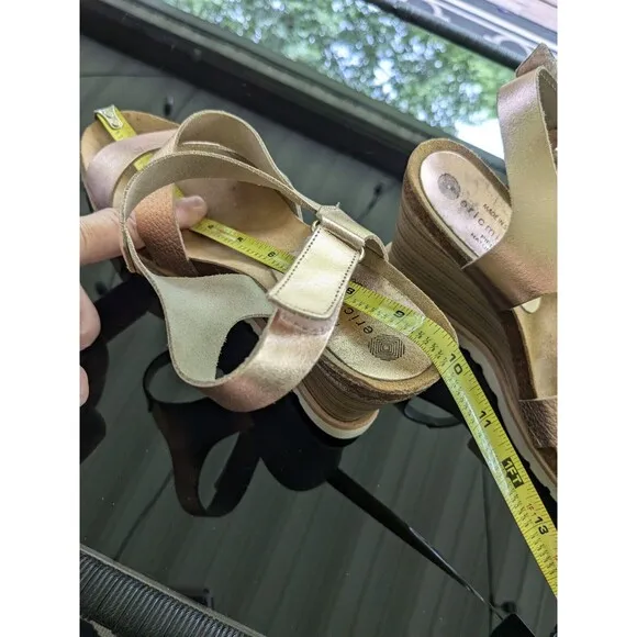 Eric Michael Sandal Womens Sz 8 Rose Gold Leather Wedge Heel AnkleStrap Metallic