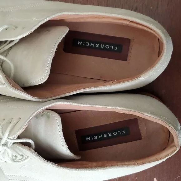 EUC. Kearny Lace Up Casual Shoes White Suede, 10M