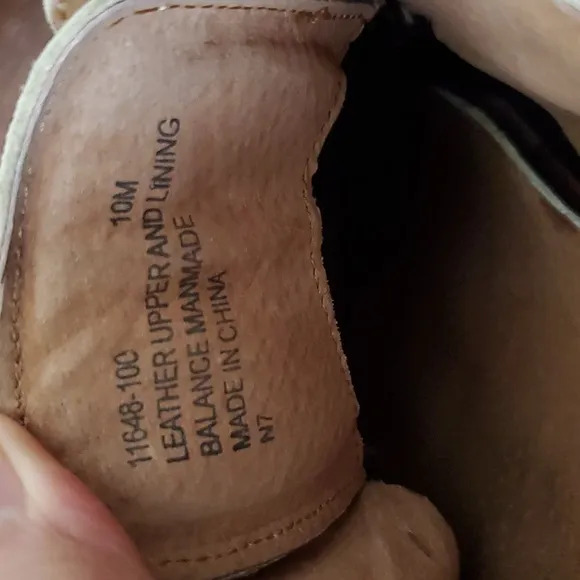 EUC. Kearny Lace Up Casual Shoes White Suede, 10M