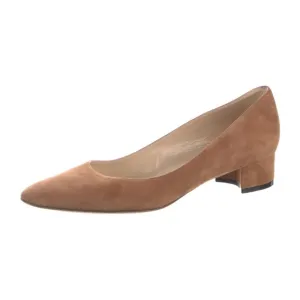 EUC Manolo Blahnik taupe suede low heels