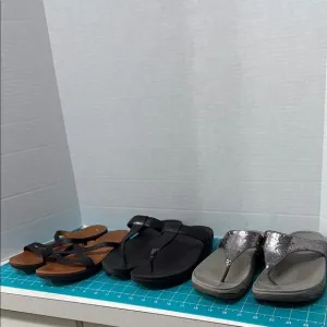 FitFlop Set of 3 Stylish Sandals 2  Black &amp; 1 Grey Sparkle 2 Thong 1Slide Size 8