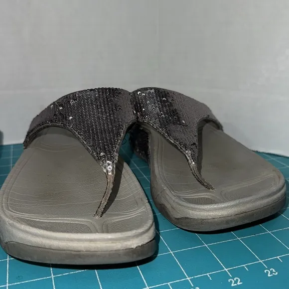 FitFlop Set of 3 Stylish Sandals 2  Black &amp; 1 Grey Sparkle 2 Thong 1Slide Size 8