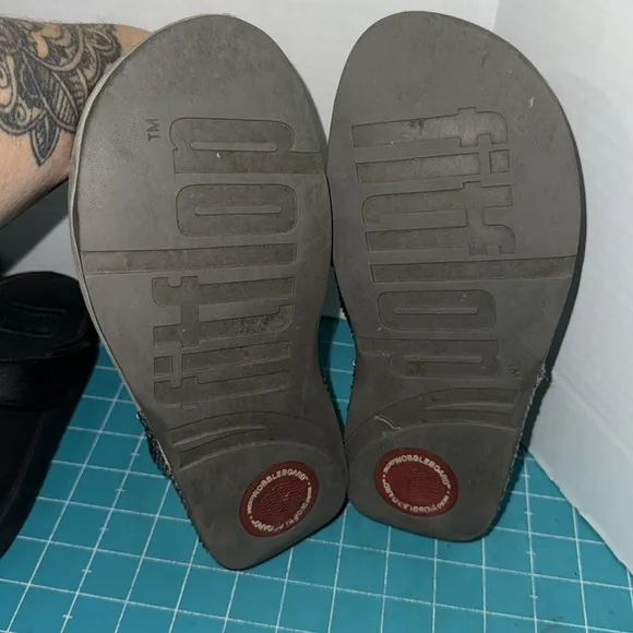 FitFlop Set of 3 Stylish Sandals 2  Black &amp; 1 Grey Sparkle 2 Thong 1Slide Size 8