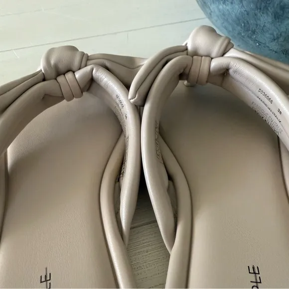 Free People Brynn Bow Sandals Flip Flops in Cream New in Box Sz 7, (38)