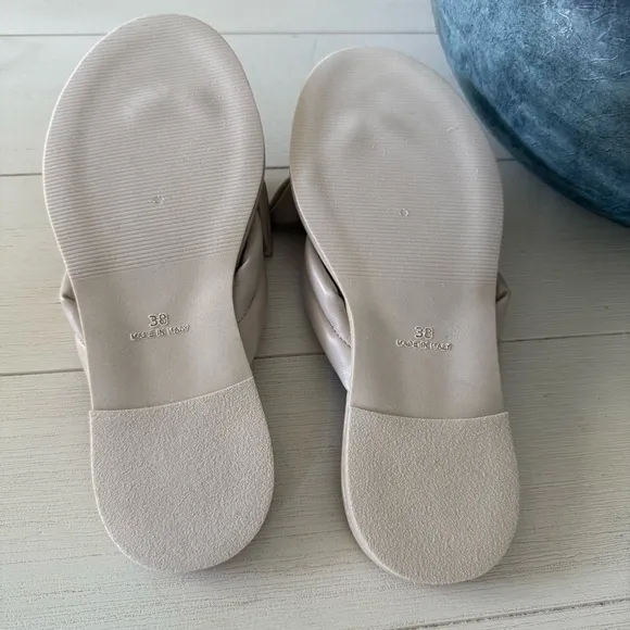 Free People Brynn Bow Sandals Flip Flops in Cream New in Box Sz 7, (38)