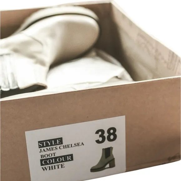 Free People James Chelsea Boot in White With Thick Lug Sole, Sz 38/7.5 With Box