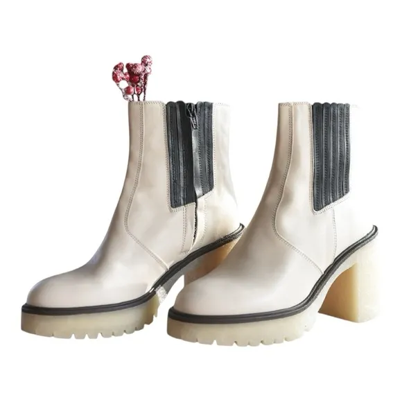 Free People James Chelsea Boot in White With Thick Lug Sole, Sz 38/7.5 With Box