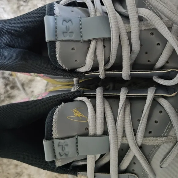 Girls under armour shoes